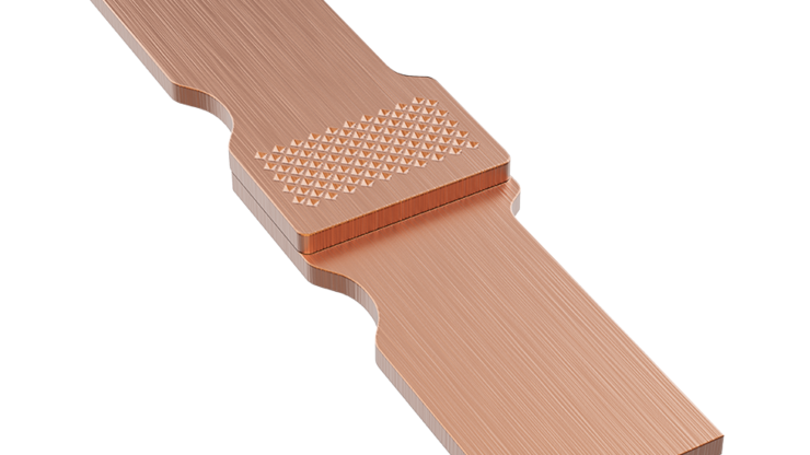 Dos piezas de cobre o busbars soldadas por ultrasonidos